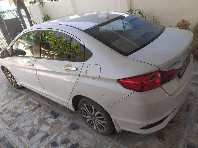 https://images10.gaadi.com/usedcar_image/3653658/original/processed_4b33d2c1-5032-4e74-9fea-95bad3533d02.jpg?imwidth=6401