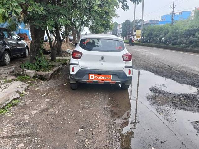 https://images10.gaadi.com/usedcar_image/3653900/original/processed_0d965215-c867-4e4c-872a-1e0889adc595.jpg?imwidth=6401