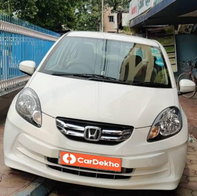 https://images10.gaadi.com/usedcar_image/3653953/original/processed_2c6e1049-839f-4ddc-8ecc-5b54d01e2e38.jpg?imwidth=6402