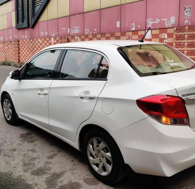 https://images10.gaadi.com/usedcar_image/3653953/original/processed_8f7e5003-47f1-4501-85af-621c50cca43c.jpg?imwidth=6401