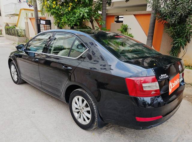 https://images10.gaadi.com/usedcar_image/3654210/original/processed_img2907106__used_car_2907106_1699012916.jpg?imwidth=6402