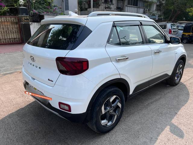 https://images10.gaadi.com/usedcar_image/3654269/original/processed_img2907138__usedcar_whatsappimage2023_11_03at32045pm_2907138_1699018777.jpeg?imwidth=6402