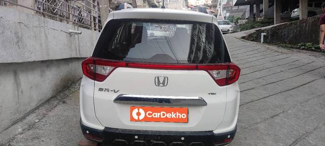 https://images10.gaadi.com/usedcar_image/3654354/original/processed_dddfbd6a-cead-4c2a-a326-05898b9ce257.jpg?imwidth=6401