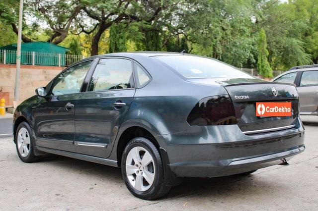 https://images10.gaadi.com/usedcar_image/3654384/original/processed_img2907226__used_car_2907226_1699017537.jpg?imwidth=6402