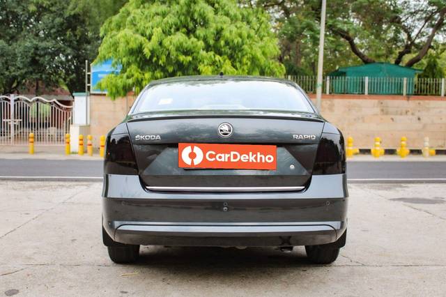 https://images10.gaadi.com/usedcar_image/3654384/original/processed_img2907226__used_car_2907226_1699017539.jpg?imwidth=6401