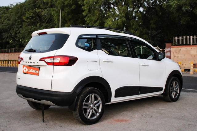 https://images10.gaadi.com/usedcar_image/3654397/original/processed_img2907233__used_car_2907233_1699017763.jpg?imwidth=6401