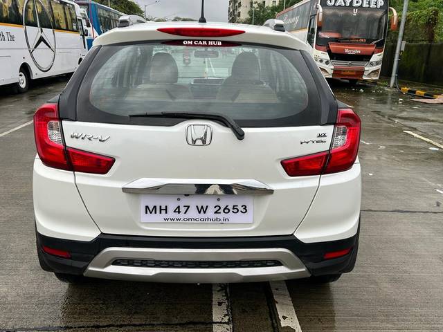 https://images10.gaadi.com/usedcar_image/3654532/original/processed_img2907308__used_car_2907308_1699020990.jpg?imwidth=6402