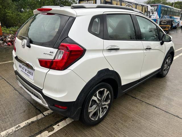 https://images10.gaadi.com/usedcar_image/3654532/original/processed_img2907308__used_car_2907308_1699020994.jpg?imwidth=6401