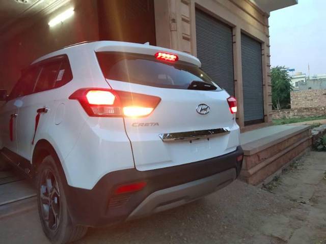 https://images10.gaadi.com/usedcar_image/3654687/original/processed_f1d3d7ec-af8d-4263-8dca-aabdf9243770.jpg?imwidth=6401
