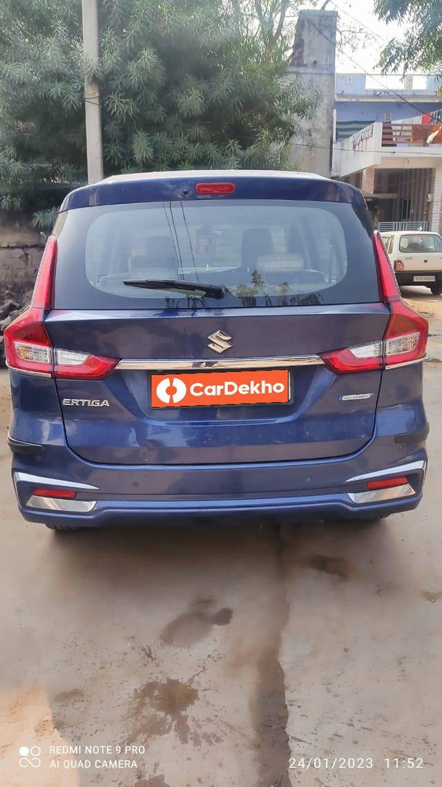 https://images10.gaadi.com/usedcar_image/3654735/original/processed_00ac2241-dd94-4663-8972-76d65da48f73.jpg?imwidth=6401