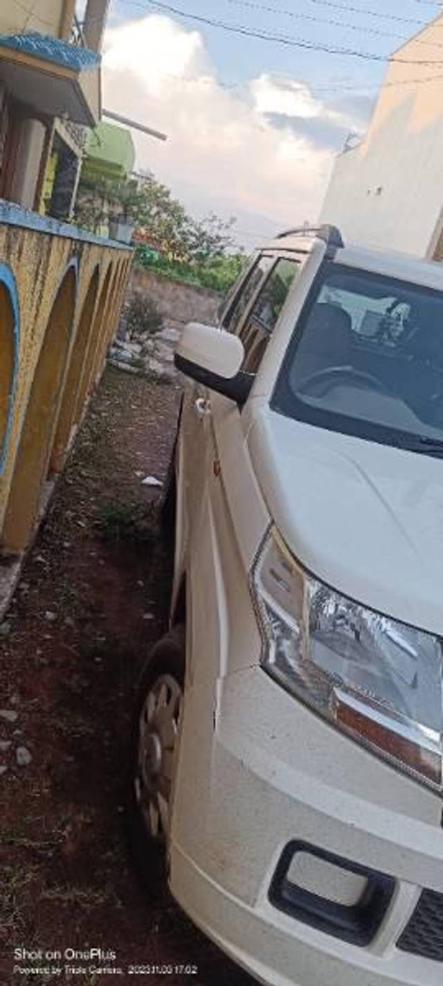 https://images10.gaadi.com/usedcar_image/3654777/original/processed_7451b552-f018-45c0-a105-aec3dc1ee67b.jpg?imwidth=6402