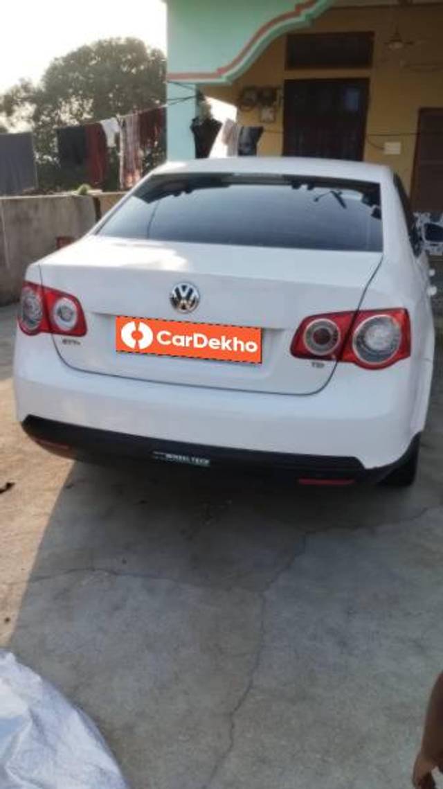 https://images10.gaadi.com/usedcar_image/3654779/original/processed_618c100d-da9e-429a-ad65-2b8c2a1d826f.jpg?imwidth=6402