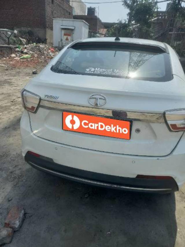 https://images10.gaadi.com/usedcar_image/3654803/original/processed_23c8e6a6-fc88-490b-9af9-e6f95607d3d0.jpg?imwidth=6401