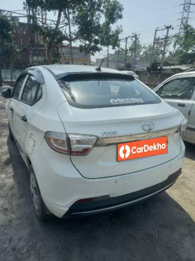 https://images10.gaadi.com/usedcar_image/3654803/original/processed_77ee3b1a-8e5f-4e09-80eb-f2146bc878c2.jpg?imwidth=6402