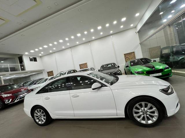 https://images10.gaadi.com/usedcar_image/3654867/original/processed_img2907371__used_car_2907371_1699046688.jpg?imwidth=6401