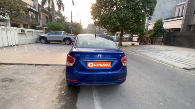 https://images10.gaadi.com/usedcar_image/3654956/original/processed_892cfa94-7709-4cdd-898c-088dc6354f6f.jpeg?imwidth=6402