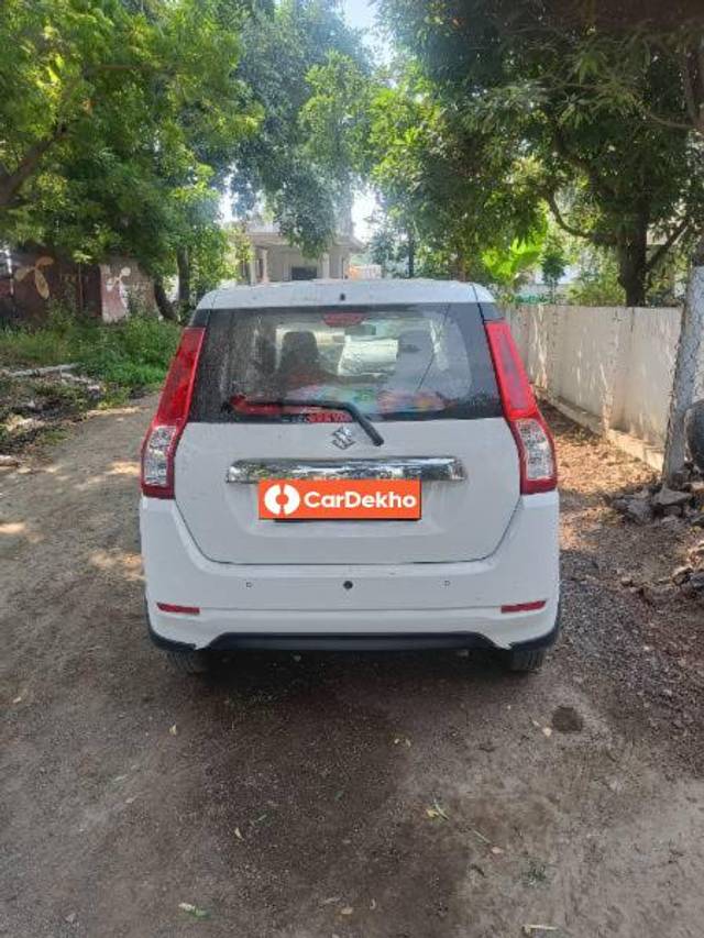 https://images10.gaadi.com/usedcar_image/3655027/original/processed_d03de9ce-c3fe-4e89-935a-d7ea4ee94439.jpg?imwidth=6400