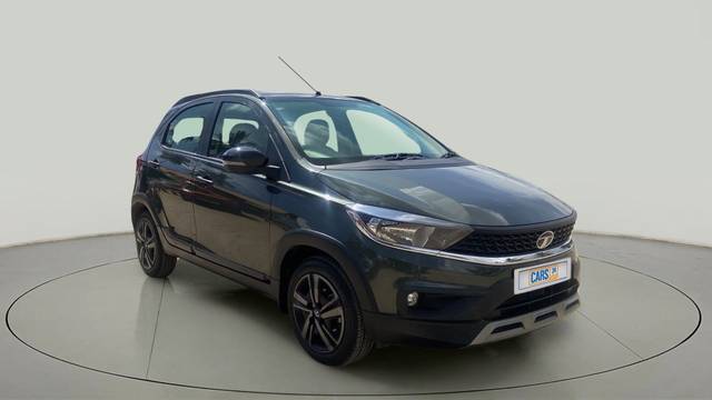 https://images10.gaadi.com/usedcar_image/3655152/original/slot__1-7-Exterior-10231355749-98f5bc3e19b34c25a4ac358d3f43d844-Exterior-7.jpg?imwidth=6400