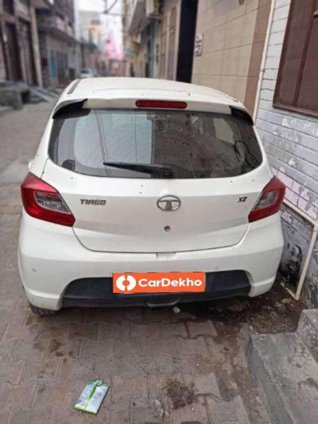 https://images10.gaadi.com/usedcar_image/3655183/original/processed_f1095614-fa93-4430-9231-e44b70a60a6f.jpg?imwidth=6401