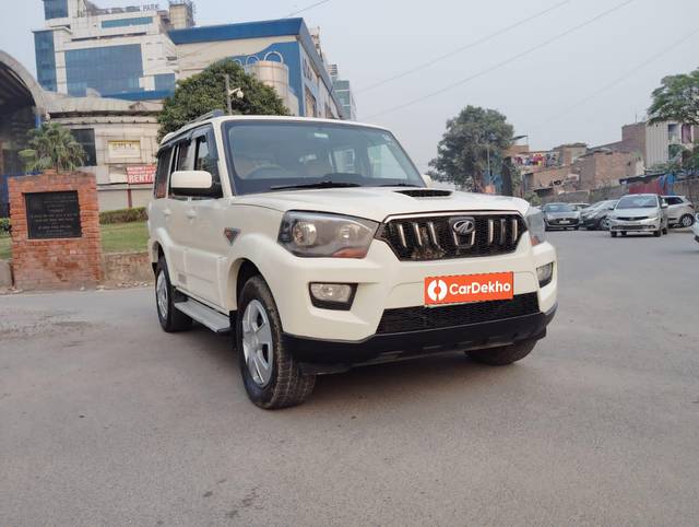 https://images10.gaadi.com/usedcar_image/3655211/original/processed_img2907496__used_car_2907496_1699079983.jpg?imwidth=6400