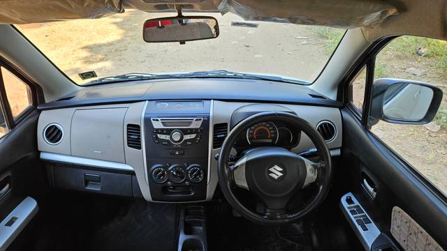 https://images10.gaadi.com/usedcar_image/3655371/original/img2907583__used_car_2907583_1699084813.jpg?imwidth=6402