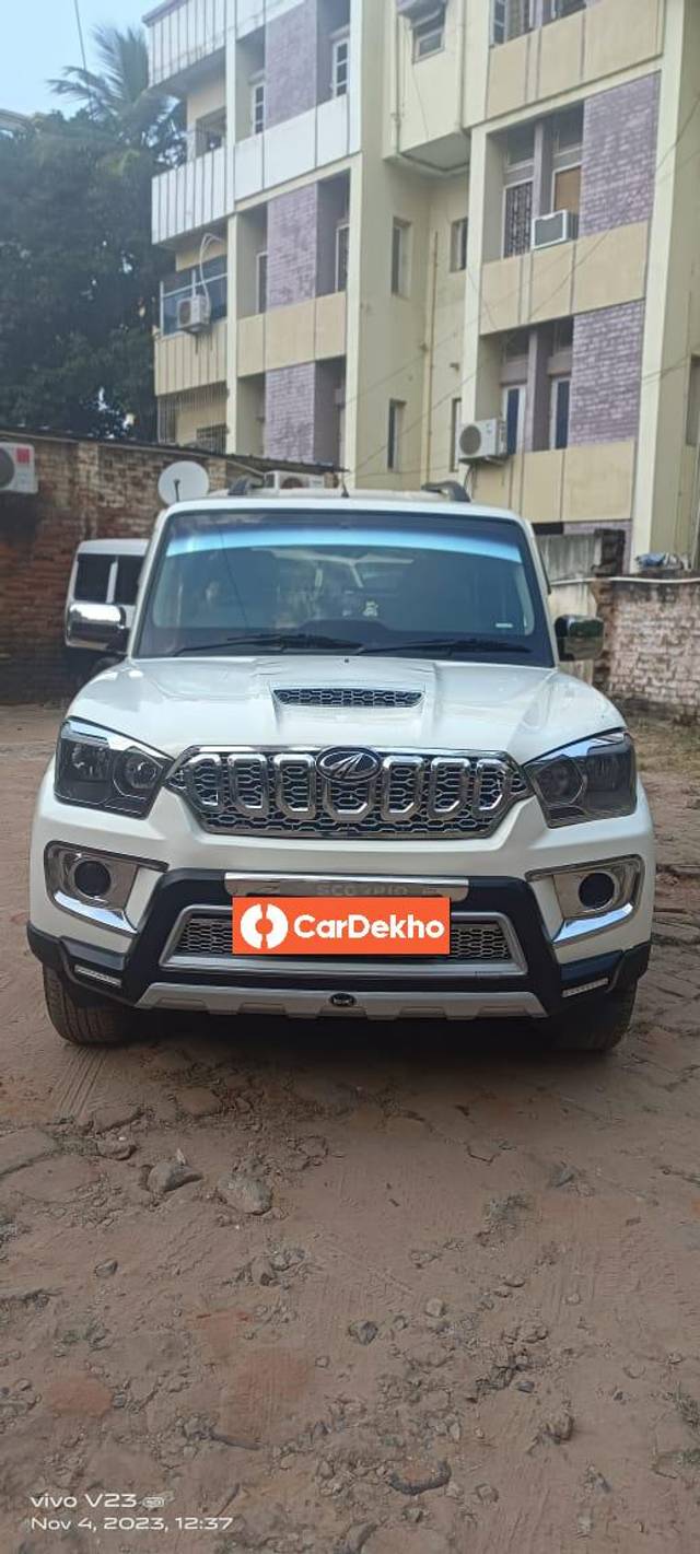 https://images10.gaadi.com/usedcar_image/3655438/original/processed_img2907626__used_car_2907626_1699086696.jpg?imwidth=6400