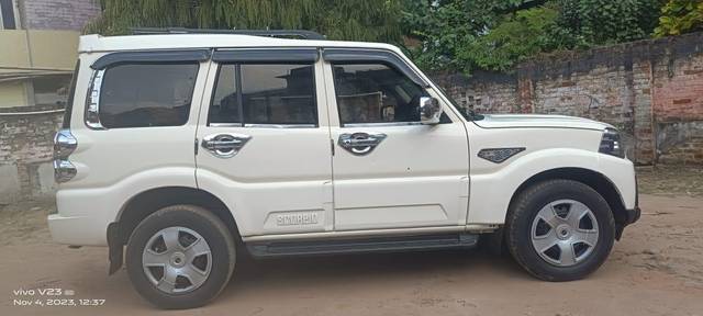 https://images10.gaadi.com/usedcar_image/3655438/original/processed_img2907626__used_car_2907626_1699086700.jpg?imwidth=6402
