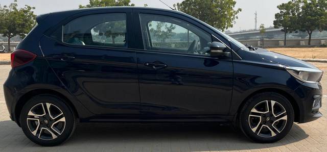 https://images10.gaadi.com/usedcar_image/3655454/original/img2907637__usedcar_9_11461699086682_1699086688.jpg?imwidth=6401