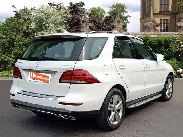 https://images10.gaadi.com/usedcar_image/3655506/original/processed_img2907668__used_car_2907668_1699088906.jpg?imwidth=6402