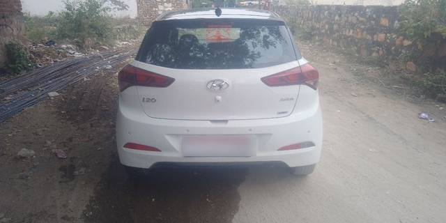 https://images10.gaadi.com/usedcar_image/3655568/original/28__VCC_1810992_96_1698483649.jpg?imwidth=6402