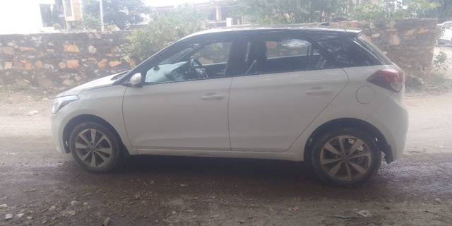 https://images10.gaadi.com/usedcar_image/3655568/original/28__VCC_IMG_1698481064576_1810992_95_1698481317.jpg?imwidth=6401