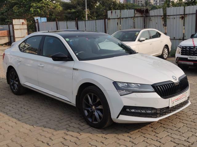 https://images10.gaadi.com/usedcar_image/3655582/original/processed_img2907721__usedcar_whatsappimage2023_11_04at55830pm_2__2907721_1699530053.jpeg?imwidth=6400