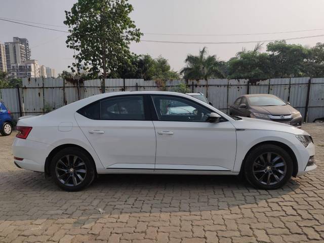 https://images10.gaadi.com/usedcar_image/3655582/original/processed_img2907721__usedcar_whatsappimage2023_11_04at55832pm_1__2907721_1699530047.jpeg?imwidth=6401