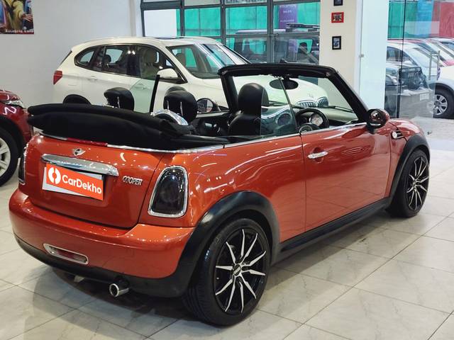 https://images10.gaadi.com/usedcar_image/3655651/original/processed_img2907758__used_car_2907758_1699092655.jpg?imwidth=6401