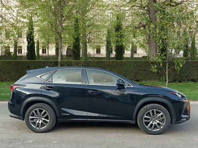 https://images10.gaadi.com/usedcar_image/3655704/original/processed_img2907792__used_car_2907792_1699093900.jpg?imwidth=6401