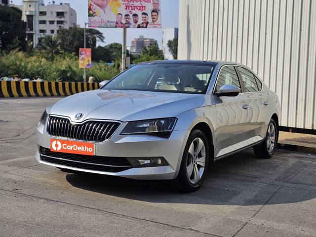 https://images10.gaadi.com/usedcar_image/3655752/original/processed_img2907820__used_car_2907820_1699095082.jpg?imwidth=6401