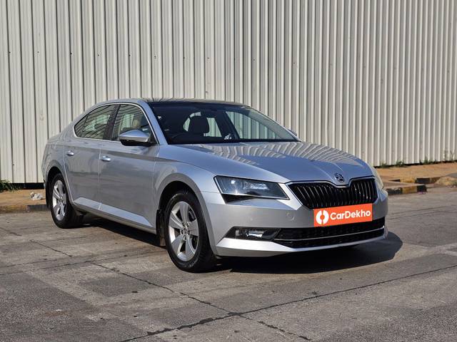 https://images10.gaadi.com/usedcar_image/3655752/original/processed_img2907820__used_car_2907820_1699095084.jpg?imwidth=6402