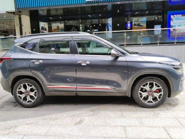 https://images10.gaadi.com/usedcar_image/3655950/original/processed_img2907935__used_car_2907935_1699100210.png?imwidth=6401