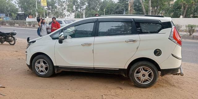 https://images10.gaadi.com/usedcar_image/3656093/original/28__VCC_IMG_1698490350885_1811182_95_1698490577.jpg?imwidth=6401
