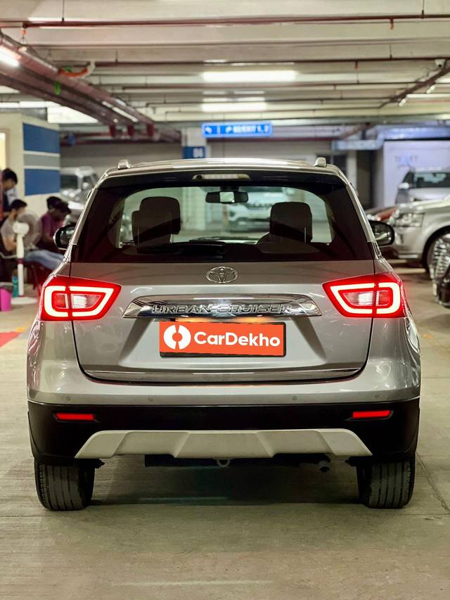 https://images10.gaadi.com/usedcar_image/3656279/original/processed_img2908083__used_car_2908083_1699112878.jpg?imwidth=6402