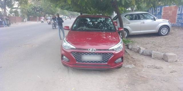 https://images10.gaadi.com/usedcar_image/3656318/original/28__VCC_1811231_94_1698498143.jpg?imwidth=6400