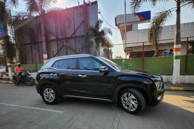 https://images10.gaadi.com/usedcar_image/3656450/original/processed_01fc374a-0120-47ce-b111-4e710d1119dc.jpg?imwidth=6401