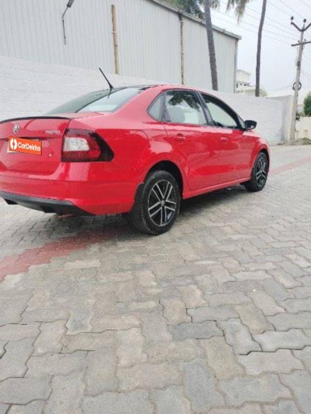 https://images10.gaadi.com/usedcar_image/3656549/original/processed_6a0948fd-f5eb-4545-89a0-76dedf9aae5d.jpeg?imwidth=6401