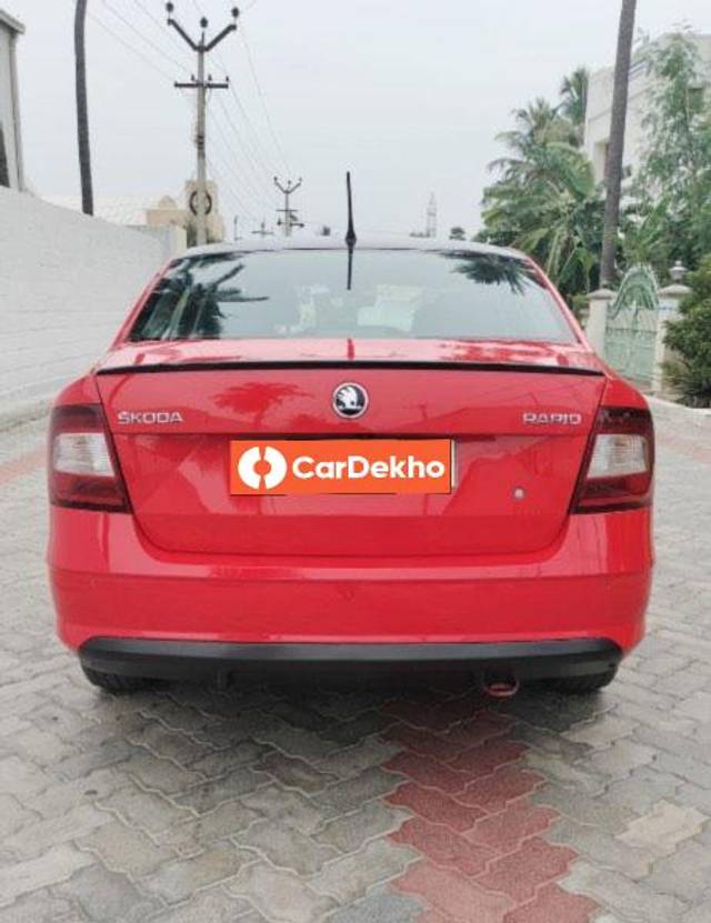 https://images10.gaadi.com/usedcar_image/3656549/original/processed_ebaa04c4-8ac7-4fd7-9f84-04d22e2abd53.jpeg?imwidth=6402