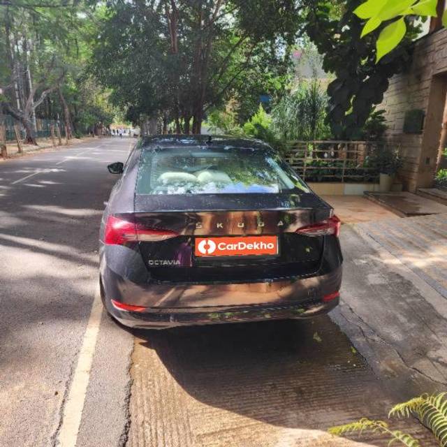 https://images10.gaadi.com/usedcar_image/3656580/original/processed_510f7495-b5fe-4dc8-ba98-caaf34488dec.jpg?imwidth=6401