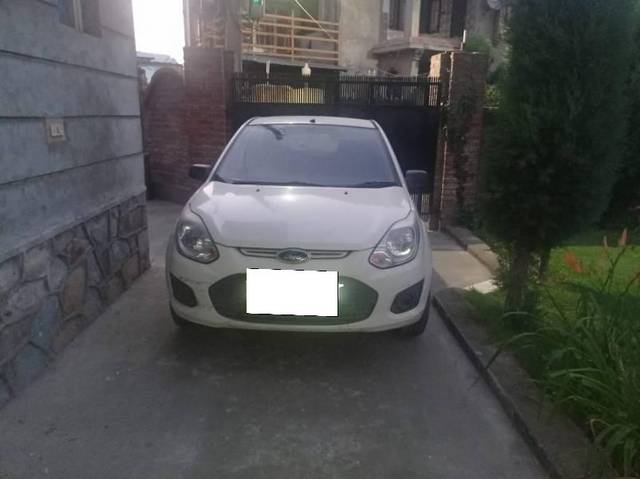 https://images10.gaadi.com/usedcar_image/3656749/original/processed_744ba6ee-7f1b-41ff-93d8-cfbd45c959dc.jpg?imwidth=6402