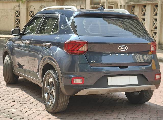 https://images10.gaadi.com/usedcar_image/3656791/original/processed_img2908168__used_car_2908168_1699164458.jpg?imwidth=6402