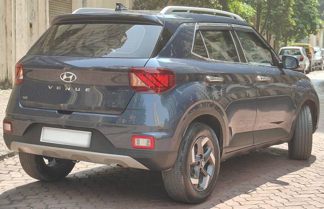 https://images10.gaadi.com/usedcar_image/3656791/original/processed_img2908168__used_car_2908168_1699164462.jpg?imwidth=6401