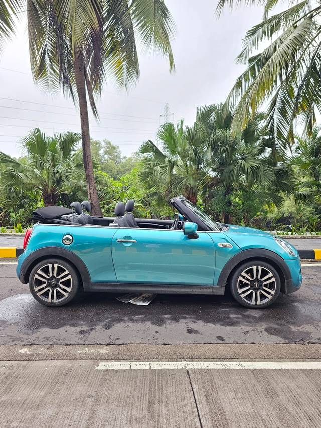 https://images10.gaadi.com/usedcar_image/3656849/original/img2908196__usedcar_89882fdb_a03c_49cf_a17d_9af3f05f4671_5731699166460_1699166473.jpg?imwidth=6401