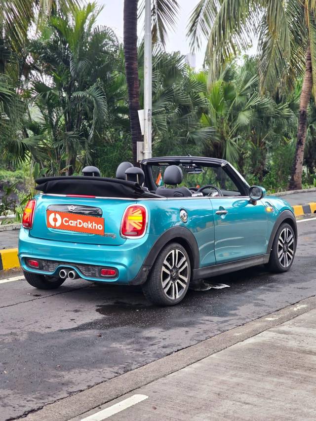https://images10.gaadi.com/usedcar_image/3656849/original/processed_img2908196__usedcar_d2767f3b_61c8_4aa4_913e_8b53f219436d_5731699166460_1699166473.jpg?imwidth=6402